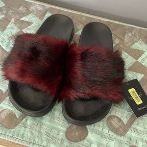 Levivel 1206 faux fur red flip flops sandals 8 / 9